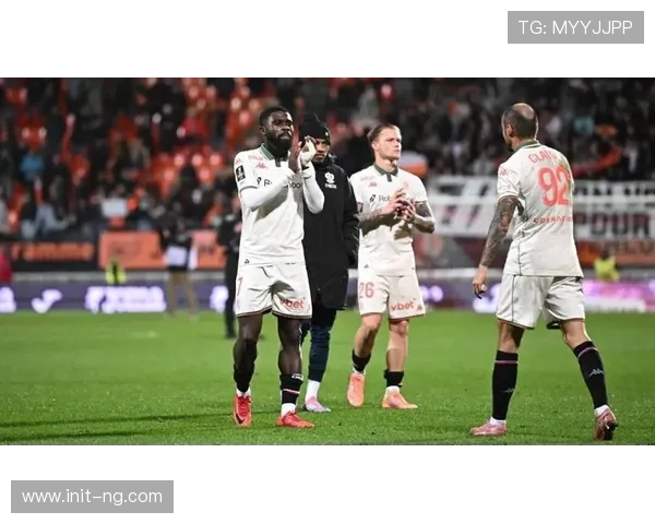 极端球迷对球员家人发出死亡威胁，俱乐部呼吁理性观赛。